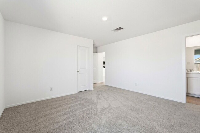 Building Photo - 2821 Cedar Dr