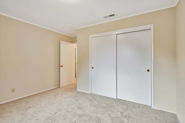 Building Photo - Awesome Quiet Cul-de-sac in Menlo Park