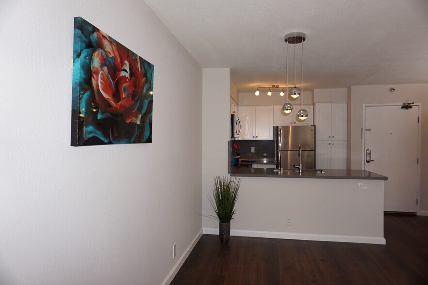 Building Photo - 39199 Guardino Dr