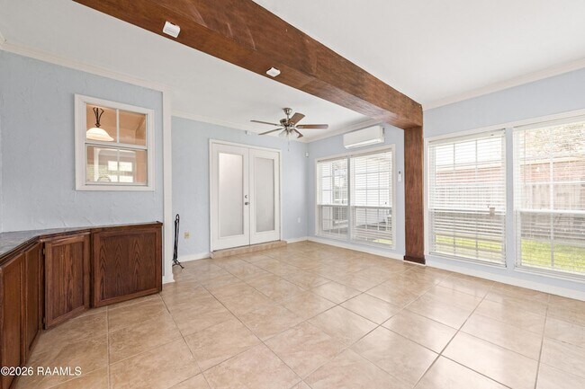 Building Photo - 412 Crest Cir