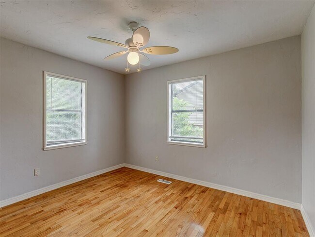 Building Photo - 300 Fretz Ave