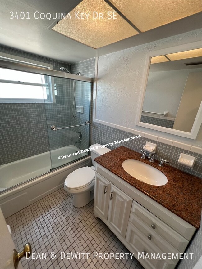 Building Photo - 3401 Coquina Key Dr SE