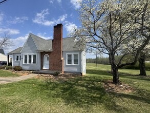 Building Photo - 2450 Sparta Rd