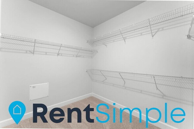 Building Photo - 15221 Royal Crest Dr