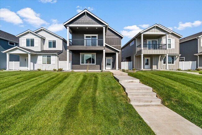 Building Photo - Perfectly designed 5-bedroom, 3-bath singl...