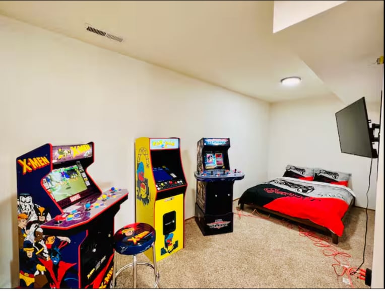 Building Photo - 60 Log Cabin Ln