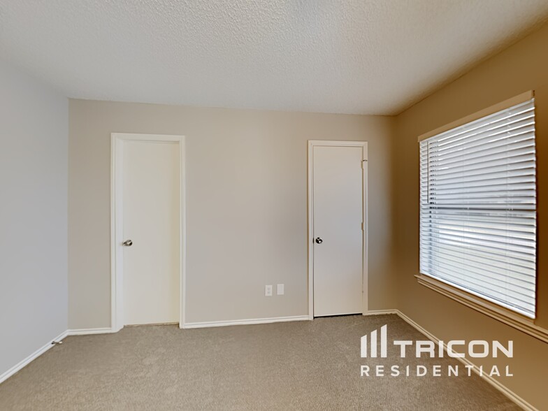 Building Photo - 6705 Lampe Ct