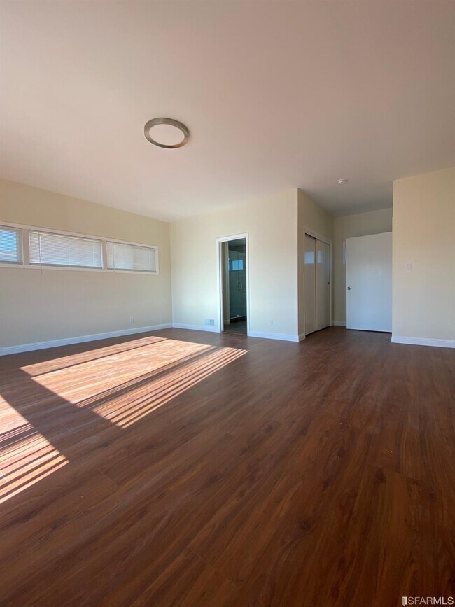 Building Photo - 67 Parkwood Dr