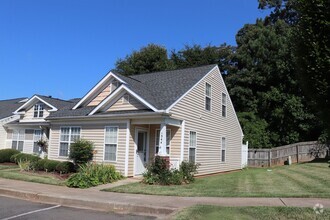 Building Photo - Light and Bright End unit 3 bdrm 2 bath to...