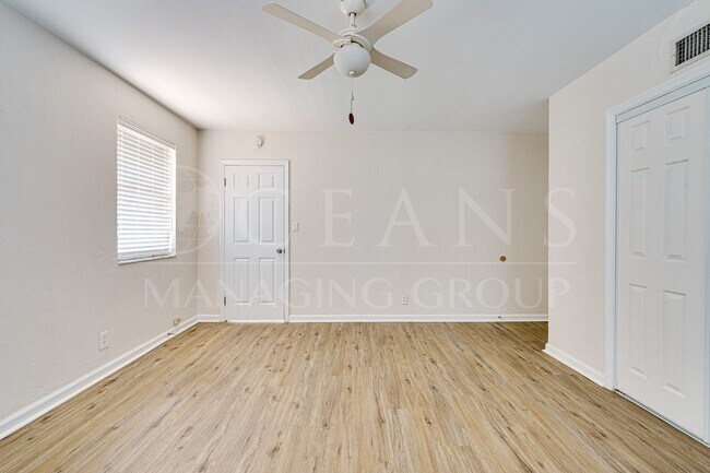 Building Photo - 517 University Blvd