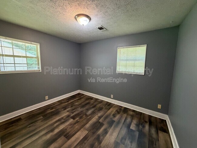 Building Photo - 1512 Waverly Way