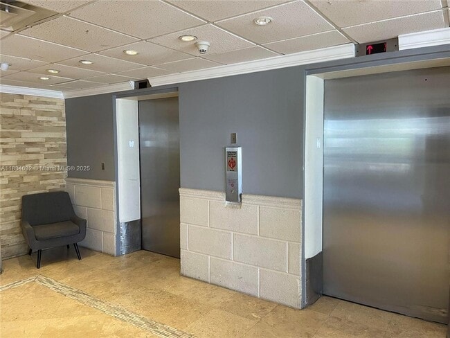 Building Photo - 7545 E Treasure Dr