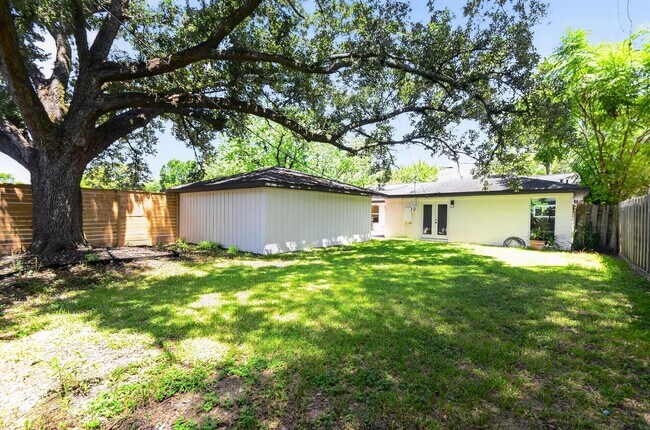 Building Photo - 5675 Sylmar Rd