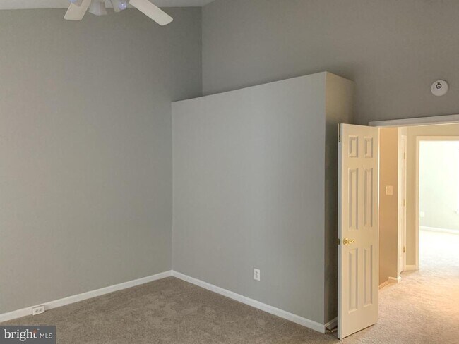 Building Photo - 3384 Governors Crest Ct