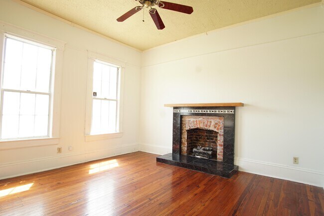 Building Photo - 1320 N Liberty St