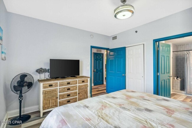 Building Photo - 9860 S Thomas Dr