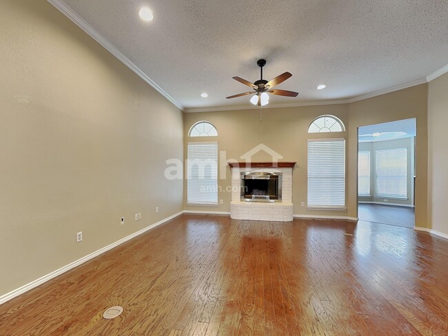 Building Photo - 7312 Glen Dr