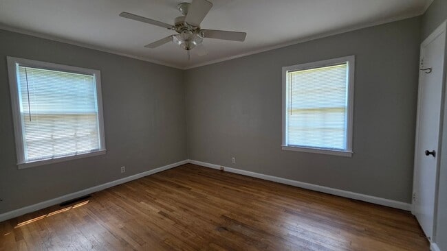 Building Photo - 404 Elizabeth Ave