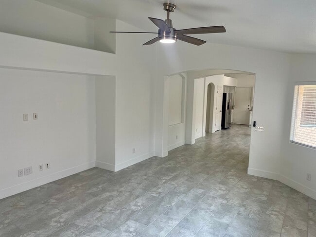 Building Photo - Fully Remodeled 3 bedroom Stallion Mountai...
