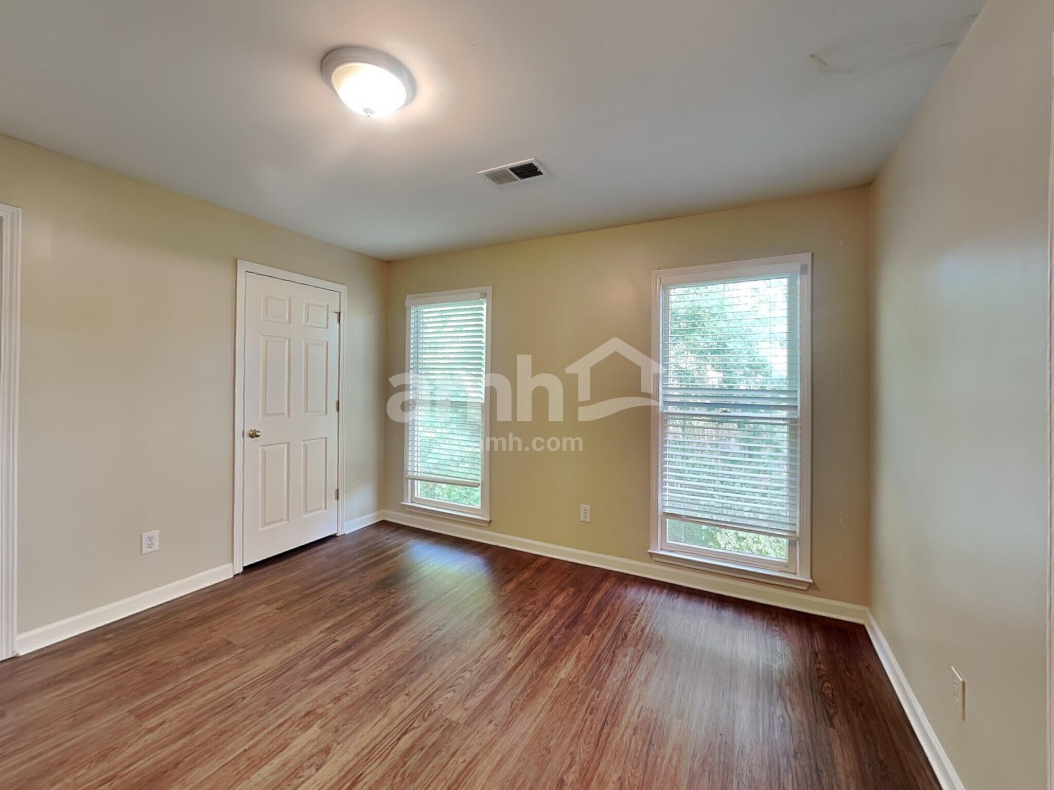 Building Photo - 1302 Hadaway Trail NE