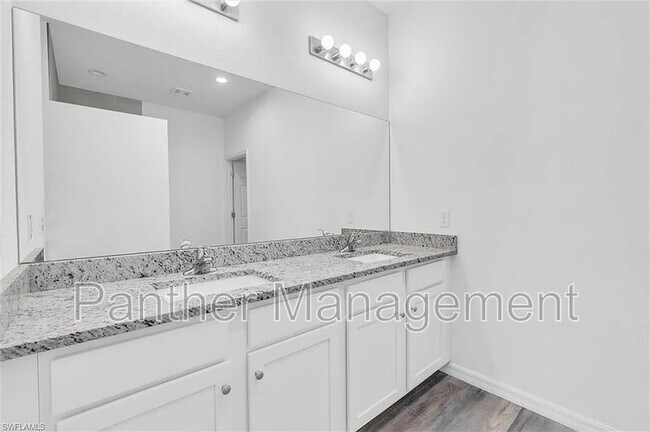 Building Photo - 422 NE 20th Terrace