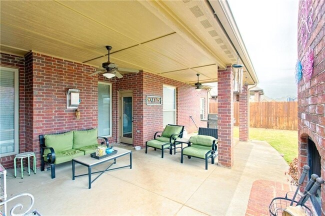 Building Photo - Stunning home in Deer Creek Schools!