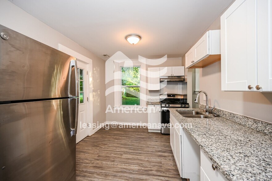 Building Photo - 908 Maple Ave