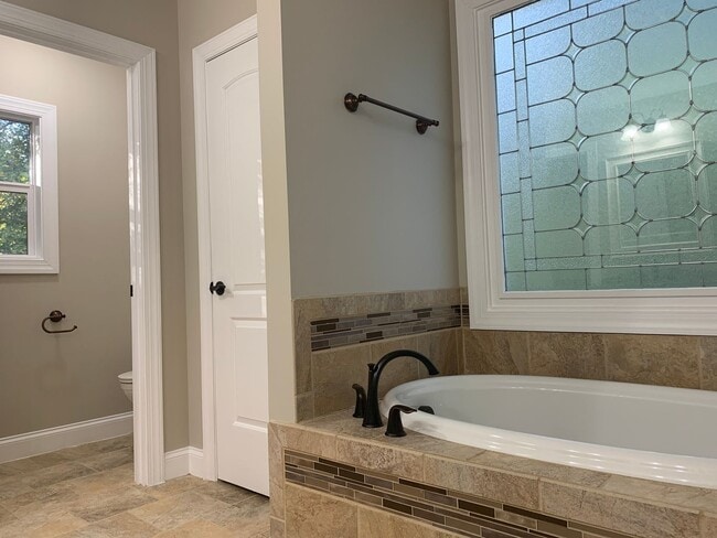 Building Photo - Amazingly Spacious Residence, Available Now!