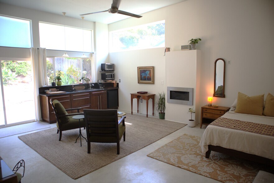 Primary Photo - 375 Delaware Dr
