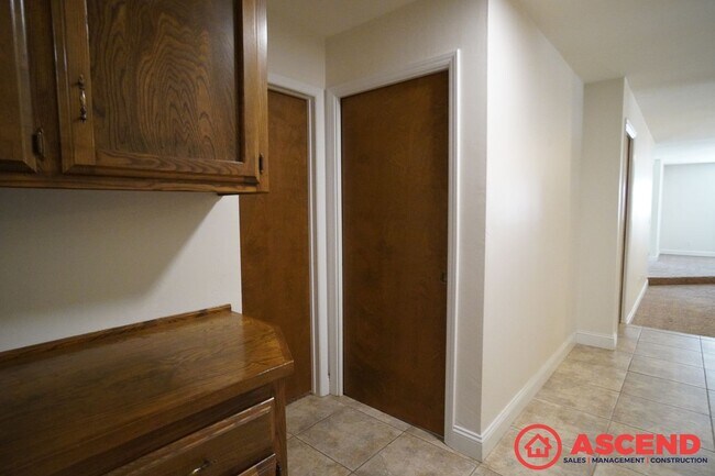 Building Photo - Gorgeous Northwest Bakersfield Home with H...