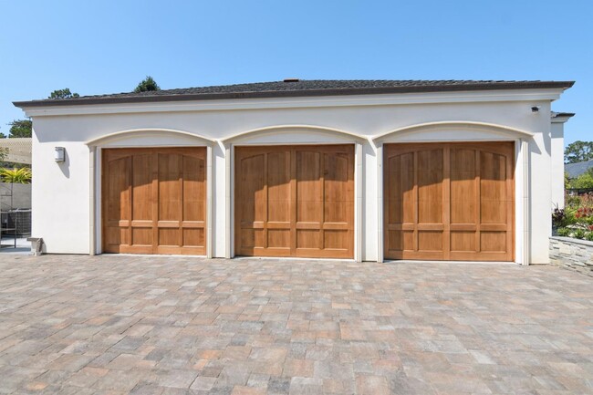 Building Photo - 1505 Wedgewood Dr