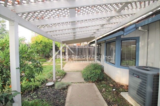 Building Photo - Wonderful Orangevale 4bd/2ba Home with 2 C...