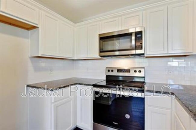 Building Photo - 232 W Lake Ave