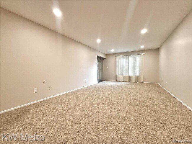 Building Photo - 27654 Echo Valley W