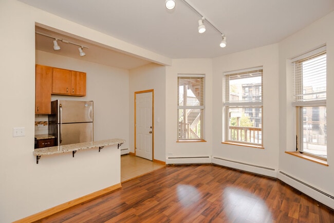 Building Photo - 6219 S Kenwood Ave