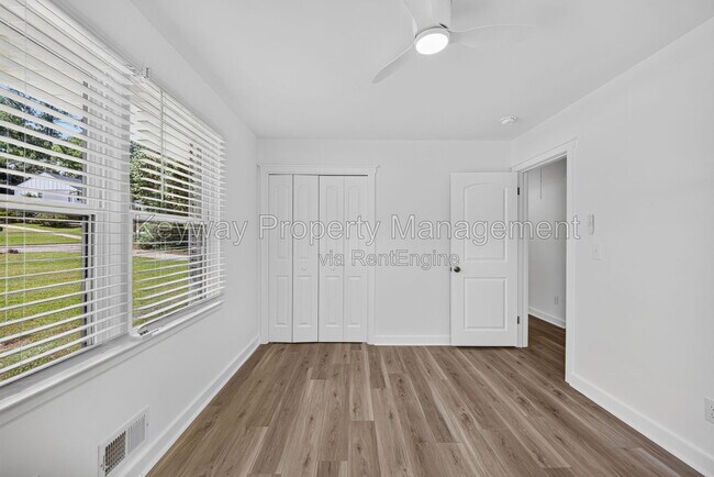Building Photo - 3007 Stratford Dr