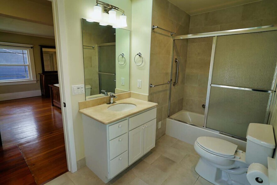 Building Photo - 2836 Derby St