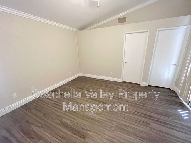 Building Photo - 41469 Woodhaven Dr W