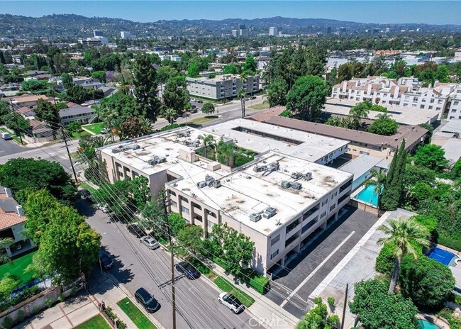 Building Photo - 5411 Tyrone Ave