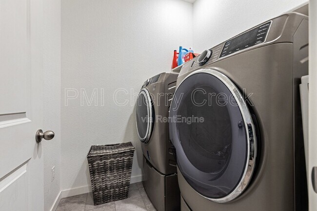 Building Photo - 24246 E Ohio Dr