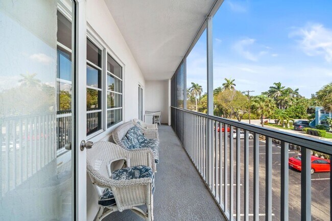 Building Photo - 1502 S Lakeside Dr