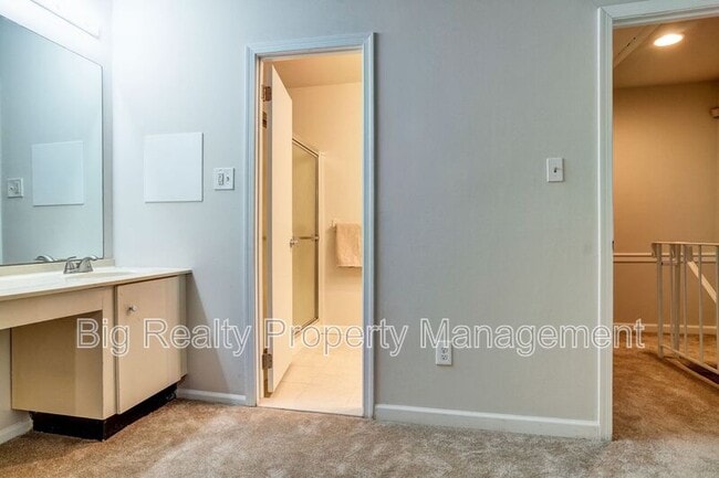 Building Photo - 704 Stonybrook Dr