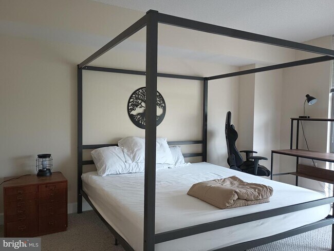 Building Photo - 11800 Sunset Hills Rd