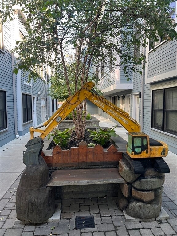 Building Photo - 45 Spring St