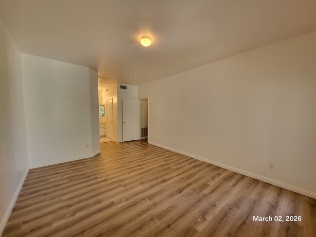 Building Photo - 9050 W Warm Springs Rd