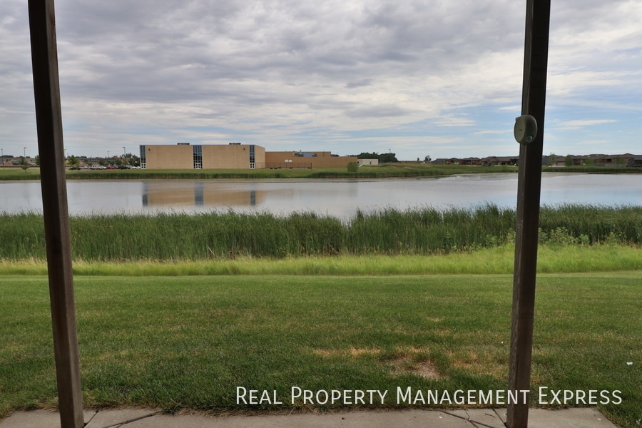 Building Photo - Fantastic 2 Bedroom 2 Bathroom Condo on th...