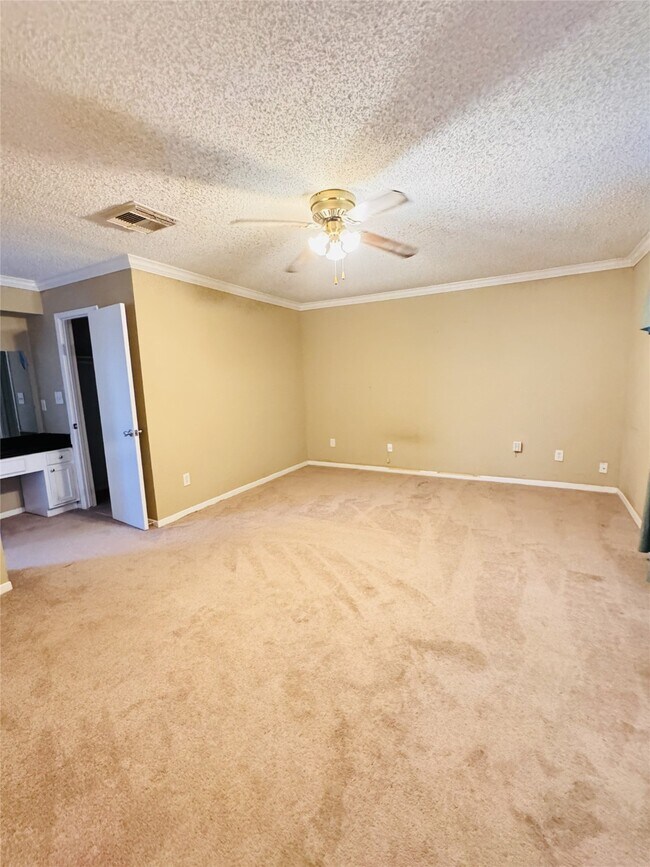 Building Photo - 6203 Havendale Dr