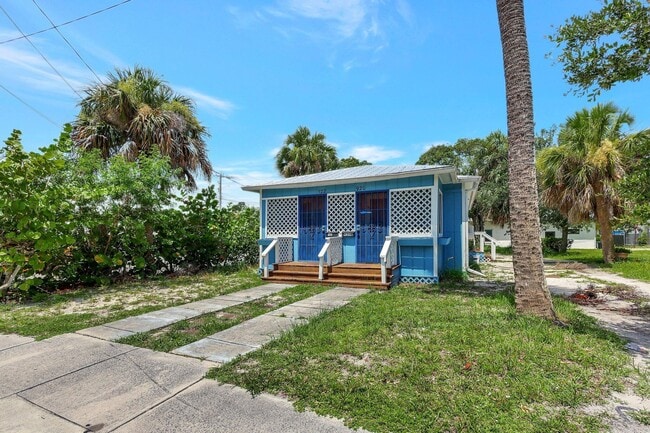 Primary Photo - 922 SE Bayou Ave