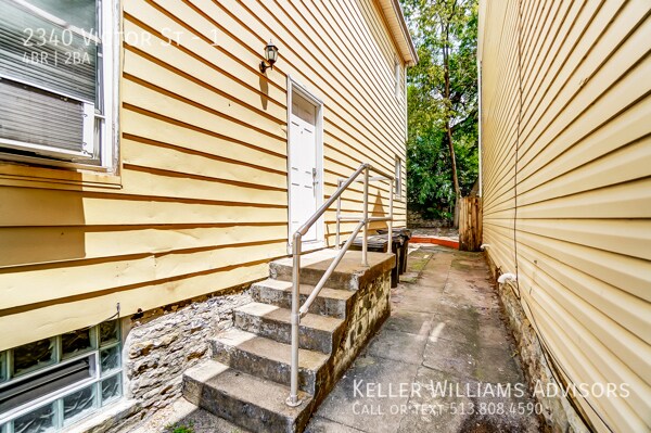 Building Photo - 2340 Victor St