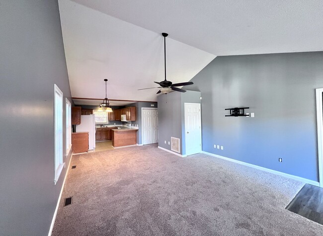 Building Photo - FOR RENT DAVIE CO!